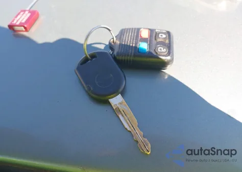 2005 Mercury Grand Marquis Ls/Lse from USA, damaged, VIN 2MEFM75W55X643620